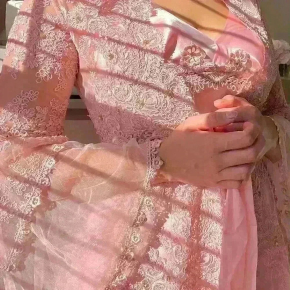 Luxurious Pink Satin and Lace Bridal Night Dress and Robe - Picture 2 of 6